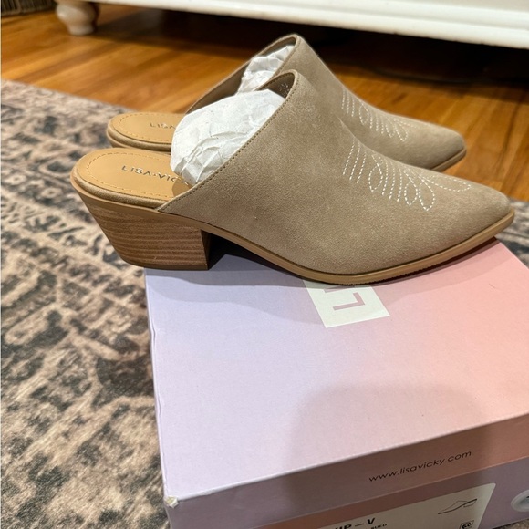LISA VICKY Tan Suede Mules with Pointed Toe and Low Heel size 9 - Picture 2 of 6